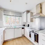 Lovely 2 Bed With Balcony Near East Putney Station
