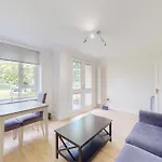Lovely 2 Bed With Balcony Near East Putney Station