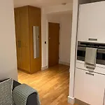 Stylish Studio Flat Near Central London