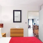 Modern And Large Oasis Flat In Camden With Patio