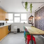 4-Bed Flat With Stunning Views