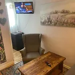 Lovely 1 Bedroom Flat 5 Minutes Walk From Station