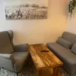 Lovely 1 Bedroom Flat 5 Minutes Walk From Station