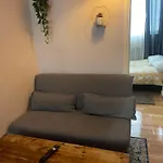 Lovely 1 Bedroom Flat 5 Minutes Walk From Station