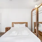 Modern Flat With Balcony Central London Pass The Keys