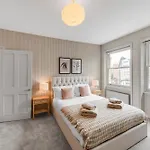 Luxury 3 Bed Apartment With Balcony In Kensington Olympia