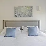 Leafy Earls Court 3 Bed Flat
