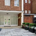 Leafy Earls Court 3 Bed Flat