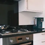 Spacious Duplex Flat West London For Families & Groups