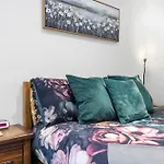 Modern Basement Apartment Stoke Newington London, Close To Transport