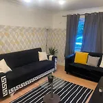 Lovely & Spacious Flat-Deptford Creekside