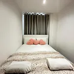 Two Bedroom Apartment Edgware Road
