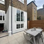 Beautiful 4-Bed House Next To Battersea Park