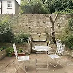 Sweet 2 Bed House In London\'S Best Neighbourhood