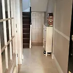 Sweet 2 Bed House In London\'S Best Neighbourhood