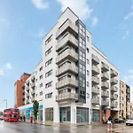 Modern Central 1 Bed Wimbledon Pad