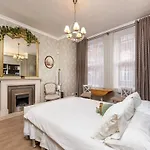 Charming Chelsea Studio Your Cozy Urban Retreat