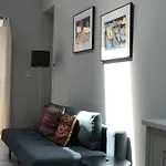 London-Apartment-Sleeps2-Privateentrance