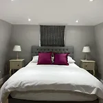 London-Apartment-Sleeps2-Privateentrance