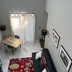 London-Apartment-Sleeps2-Privateentrance