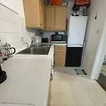 Private Apt Close To Train Station