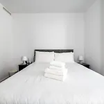 Guestready - Contemporary Living In London
