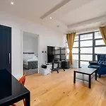 Guestready - Contemporary Living In London