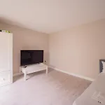 Stylish 3 Bedroom Flat In Little Venice