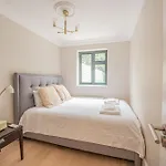 Stylish 3 Bedroom Flat In Little Venice