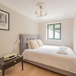 Stylish 3 Bedroom Flat In Little Venice