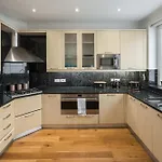 5Bedroom-Centralac-Selfridges-Mayfair-Marylebone-Bakerstreet-Oxfrodstreet-Bondstreet-Modern Luxuryvilla