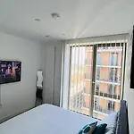 Lush Living - Double Room With Private Bathroom