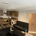 1 Bedroom Studio London S5
