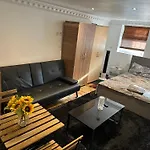 1 Bedroom Studio London S5