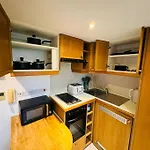 Trio\'S Haven In Portebello Road
