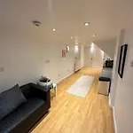 One Bedroom Flat Near Tube And Wembley Stadium