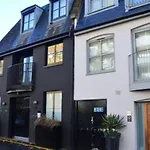 Holland Park 2 Bed Flat By Basetogo