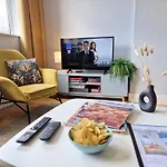 1-Bed Apartment, Close To Kensington Olympia With Free Wi-Fi & Netflix