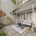 Mews House London With Private Patio & Parking