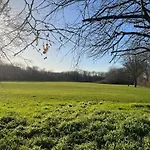 Lovely 2 Bedroom Flat With Free Parking, Great Transport Links To Central London, The Excel Centre, Canary Wharf And The O2!
