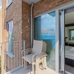 Chic 2Bd Flat With Private Balcony In Battersea