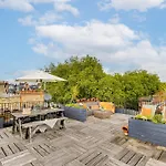 Luana\'S Stunning Rooftop