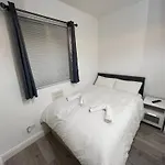 Cosy Self Contained Studio Flat