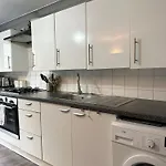 Luxury Room In A 4 Bedroom Flat! 4 Minutes Walk To Kingscross, St Pancras
