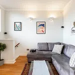 Charming One-Bedroom Gem In Earls Court