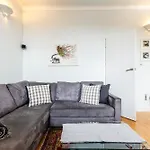 Charming One-Bedroom Gem In Earls Court
