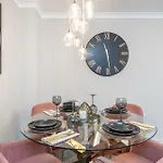One-Bedroom Ground Floor Gem 15 Mins From Kings Cross