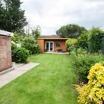 Beautiful 4 Bedroom Home With Garden Sleeps 10