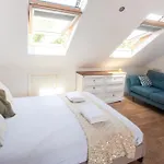 Beautiful 4 Bedroom Home With Garden Sleeps 10