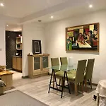 Quiet Kensington Flat Ideal For Central London